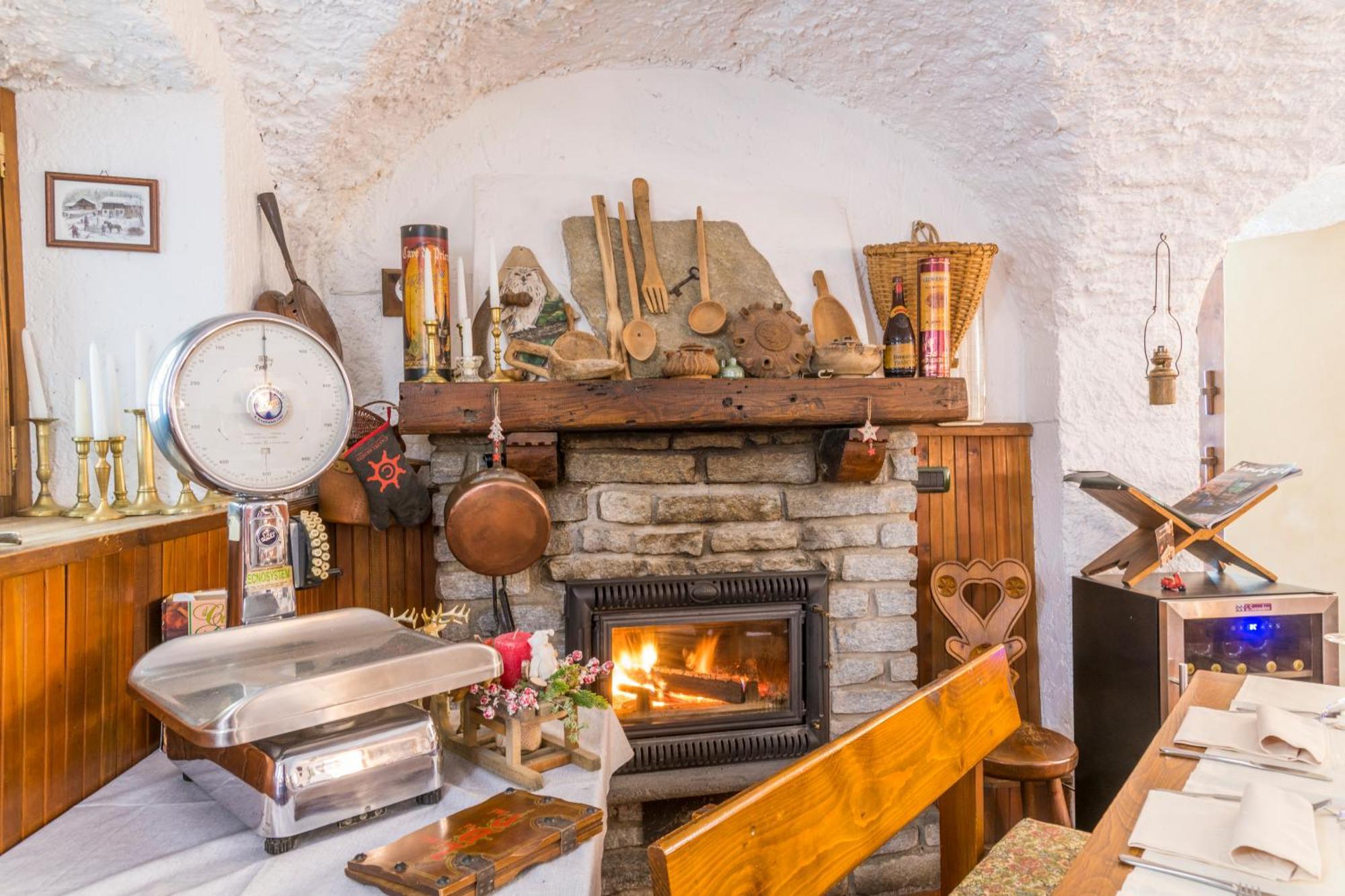 La Placette - Albergo Diffuso E Trattoria Usseaux 外观 照片
