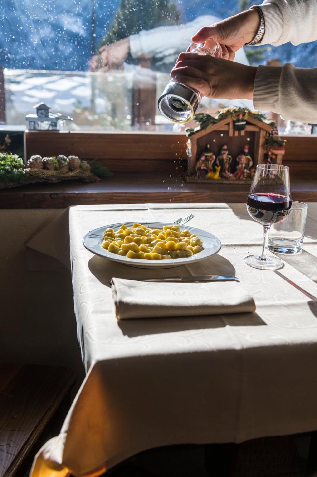 La Placette - Albergo Diffuso E Trattoria Usseaux 外观 照片